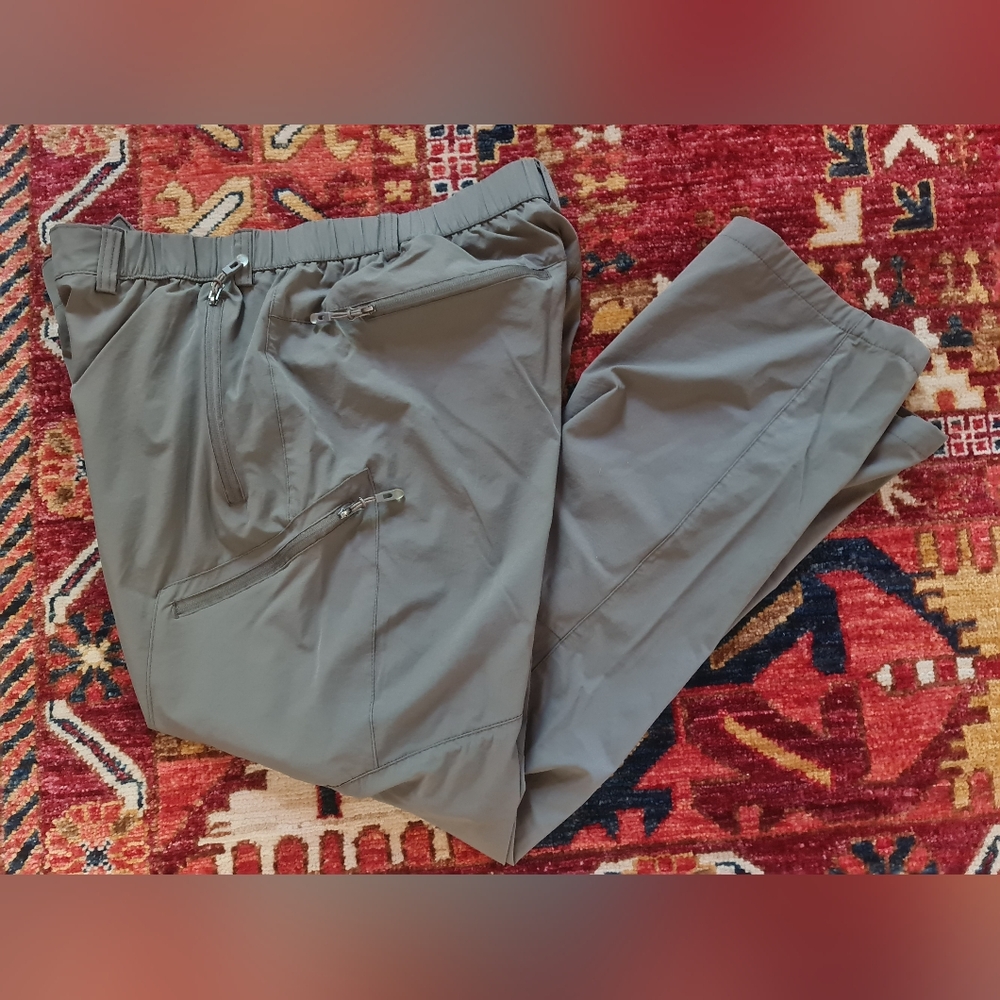 Men's Active Stretch Waist Lightweight Gray Pants Zipper Pulls on Pockets EUC